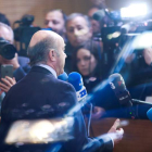 Luis de Guindos, atiende a los medios de comunicación tras su designación como vicepresidente del BCE. OLIVIER HOSLET