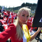 Una azafata en el Gran Premio de Fórmula Uno de Bélgica, en el circuito de Spa, en el 2015.