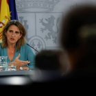 La ministra para la Transición Ecológica, Teresa Ribera, durante la rueda de prensa posterior a la reunión del Consejo de Ministros, este martes, en el complejo del Palacio de la Moncloa. EFE/Juan Carlos Hidalgo