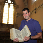 Joaquín Carrasco muestra el «Hortus sanitatis» custodiado en la biblioteca de San Isidoro