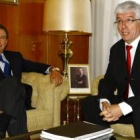 Juan José Mateos y José Ángel Hermida, durante la reunión que mantuvieron ayer