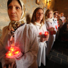 La procesión, que se celebra todos los 3 de mayo, estuvo ayer muy concurrida y gana cada año muchos adeptos. ANA F. BARREDO