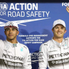 Hamilton, serio, y Rosberg, sonriente, ayer en Abu Dabi.