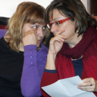 María José García, autora de las acusaciones al alcalde, junto a Evelia Fernández, en el Pleno.