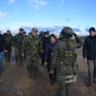 Margarita Robles visita a los militares de la base de San Gregorio esta mañana