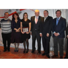 Galardonados y autoridades posan tras la entrega de los premios.