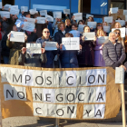 Funcionarios de justicia durante un acto de protesta en León. MIGUEL F. B.
