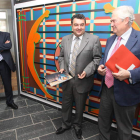 Ramón y García, en primer término, con el jefe del Servicio Territorial de Agricultura al fondo.