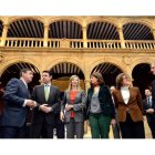 El ministro Soria charla con Pardo junto a la consejera García, Borrego, Angulo, Antón, Ruiz Medrano y Heredia en el Termal.
