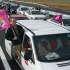 La primera caravana circuló por la autopista, el sábado irá por la N-120