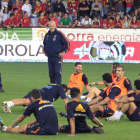 Del Bosque dirige el entrenamiento en Las Gaunas.