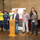 El concejal López Benito, acompañado de luchadores, patrocinadores y colaboradores