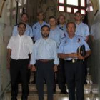 Palazuelo y Gobantes posan con los agentes policiales