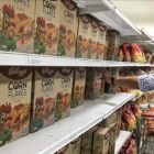 Lineal de un supermercado de Caracas con los icónicos cereales de maíz Corn Flakes de la marca Kelloggs  este martes 15 de mayo de 2018