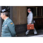 El presidente de Caja España, Santos Llamas, durante una de sus últimas visitas a la sede del Banco