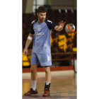 Rodrigo Pérez Arce, en un entrenamiento con el Ademar. JESÚS F. SALVADORES