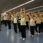 Imagen de archivo de un curso de gimnasia de mantenimiento para mayores de 65 años.