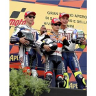 Pedrosa junto a Lorenzo y Rossi. Un podio sin celebraciones.
