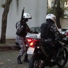 El número de efectivos policiales que acompaña a Bolsonaro aumentó de 25 a 30, e incluye algunos agentes del batallón de choque de la Policía Militarizada de Río de Janeiro.