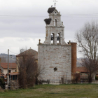 En las imágenes, algunos de los rincones del municipio de Sariegos, que dispone de amplios espacios verdes y un interesante patrimonio artístico fruto de su pasado histórico.