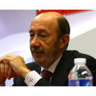 Alfredo Pérez Rubalcaba, en la sede del PSOE.