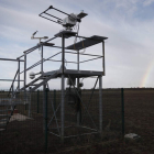 La estación meteorológica, ya en su nueva ubicación al lado de los hangares. JESÚS F. SALVADORES