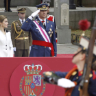 Los reyes presidieron el desfile con motivo del Día de las Fuerzas Armadas. JAVIER LIZÓN