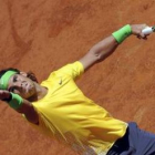 Rafa Nadal sirve ayer durante su partido ante Cilic.