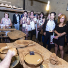Los expertos visitan el alfar museo de Jiménez de Jamuz, pueblo que encandiló a Gaudí por las singularidades de su barro. DL