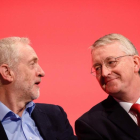 Jeremy Corbyn (izquierda) y el portavoz de Exteriores del Partido Laborista, Hilary Benn, el pasado septiembre.