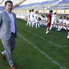 Javier Baena y la primera plantilla de la Cultural.