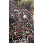 Miles de personas se manifiestan en Barcelona.