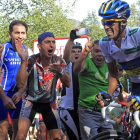 Alberto Contador aprieta los dientes en una de sus intentonas para dejar atrás al líder de la ronda Purito Rodríguez.