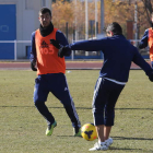Fofo, segundo por la izquierda, ya estaba disponible para jugar ante el Alcorcón, pero los técnicos prefirieron no arriesgar.