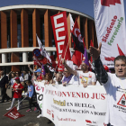 Una protesta de trabajadores de una empresa de servicios en Madrid. FERNANDO ALVARADO