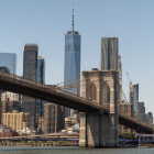 El icónico puente de Brooklyn que une Manhattan, desde el parque Dumbo de Nueva York. ÁNGEL COLMENARES