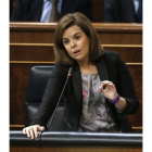 Sáenz de Santamaría, durante la sesión de control al Gobierno en el Congreso.