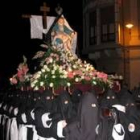 Las Damas de La Piedad portaron a su imagen titular en su última procesión esta Semana Santa