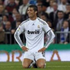 Cristiano Ronaldo gesticula durante el partido que disputaron ayer Real Madrid y Barça.