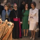 El obispo de Segovia, César Franc, Clemente, la reina Sofía y Ricardo Bázquez. EFE