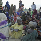 Desplazados esperan ser registrados en el campo de Dadaab, en Kenia.