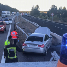 El coche accidentado en la AP-66.