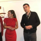 El artista Luis Arranz con Luisa Traseira y Pablo Álvarez Cortiñas, de la Fundación Carriegos.