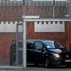 El vehículo que traslada a Puigdemont llega a la prisión de Neumünster.