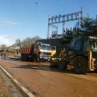 La carretera estuvo bloqueada desde las nueve y veinte de la mañana hasta pasada la una de la tarde