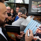 Nicolas Cage firma autógrafos a su llegada a Sitges.