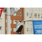 Carteles electorales del PP y el PSOE en Ponferrada