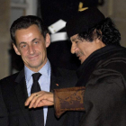 Imagen de archivo de 2007 de Nicolas Sarkozy y el líder libio Muamar Gadafi. VIDON