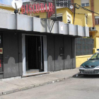 La Guardia Civil investiga los hechos sucedidos el domingo frente a una discoteca de Cistierna. CAMPOS