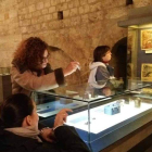 María Judith Feliciano, Therese Martin y Ana Cabrera trabajando en el Museo de San Isidoro. DL